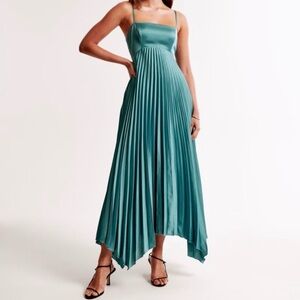 The A&F Giselle clasp- back pleated midi dress